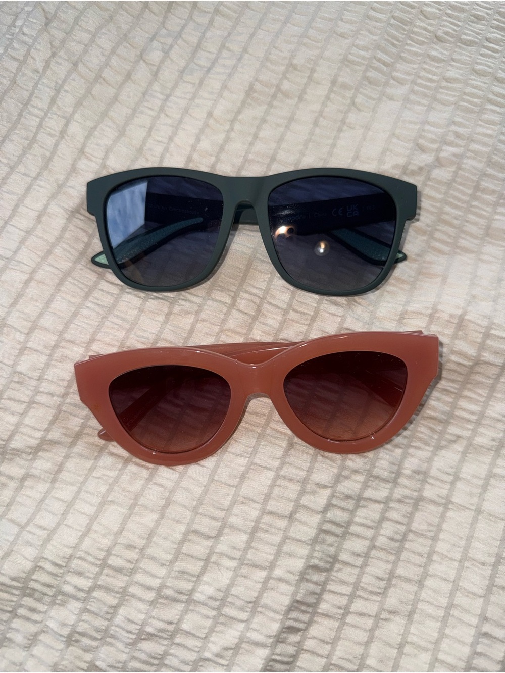 2 pc Sunglasses Bundle Green Goodr and Pink unbranded